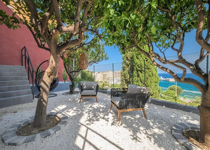 Proche Monaco, Vue Mer, Acces Plage Et Jardin Privatif
