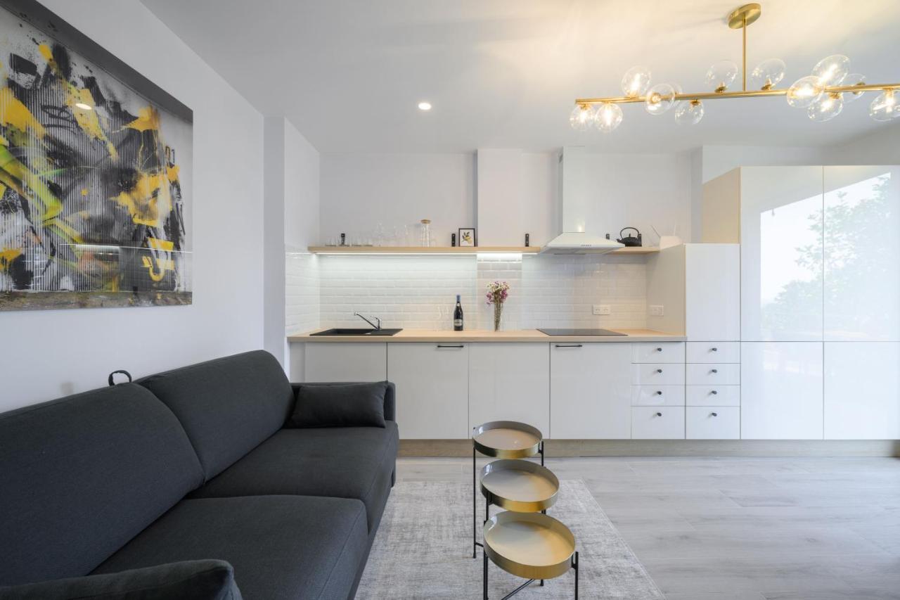 Proche Monaco, Vue Mer, Acces Et Jardin Privatif Apartment